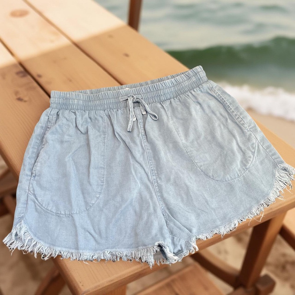 Forever 21 light wash shorts